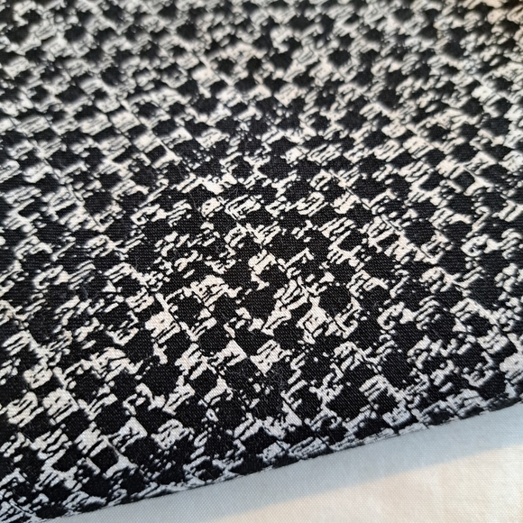 Hilary Radley women's Medium cropped pull on pants black & white - Picture 2 of 6